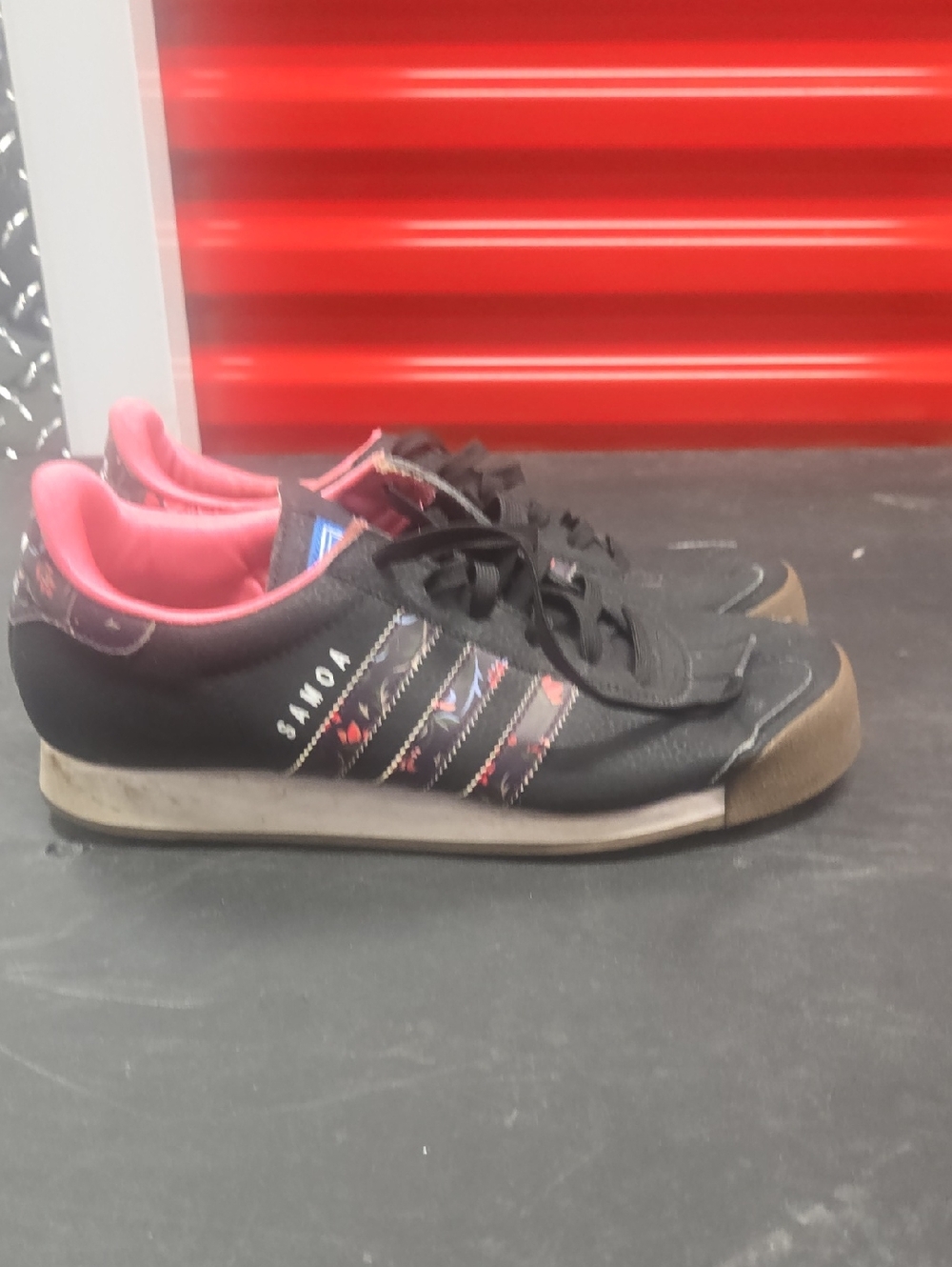 Black and Pink Woman's Casual Sneakers - Size 8.5****